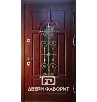 Входная дверь со стеклом и ковкой