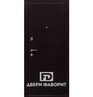 металлическая дверь в квартиру с тремя петлями отделана порошковым напылением